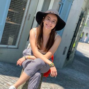 Meet your Posher, Valeria